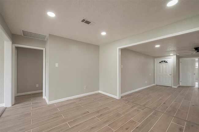 Building Photo - 5874 Reed Rd