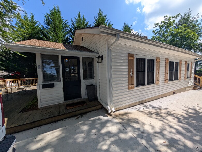 Building Photo - 604 Yarborough St