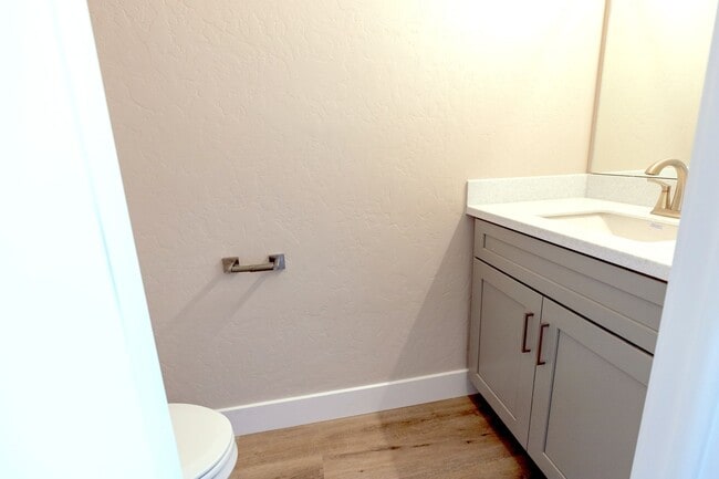 Building Photo - Beautiful 3br Townhome w 1-car Garage (2024)