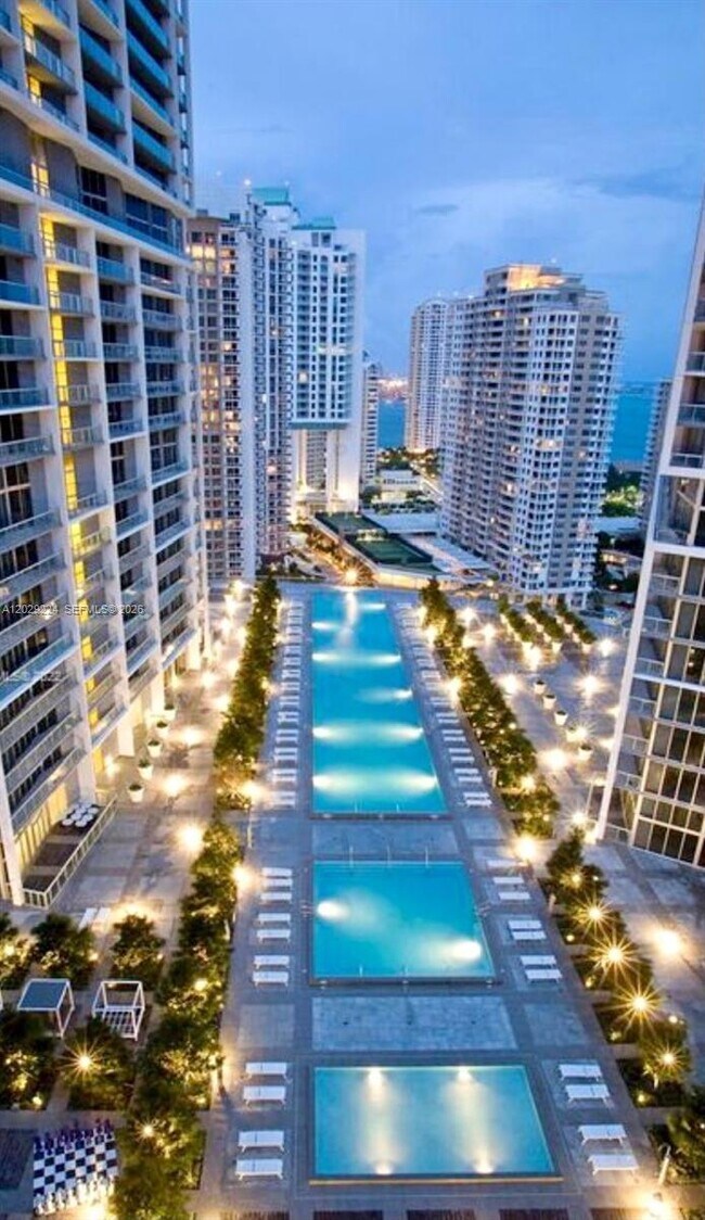 Building Photo - 475 Brickell Ave