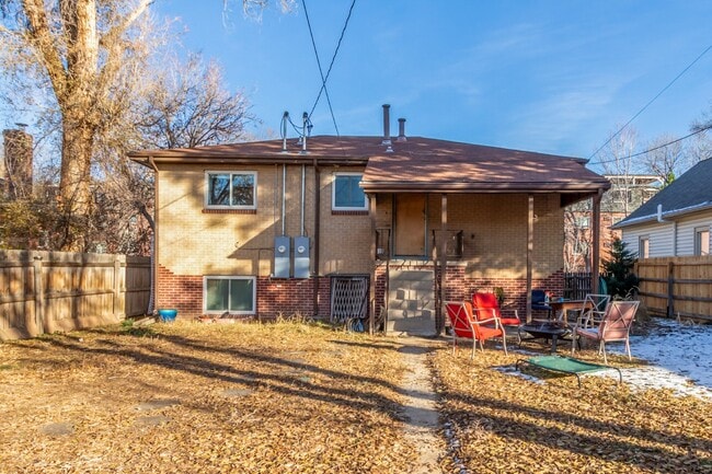 Building Photo - Charming Upper Unit Duplex in the Heart of Englewood!