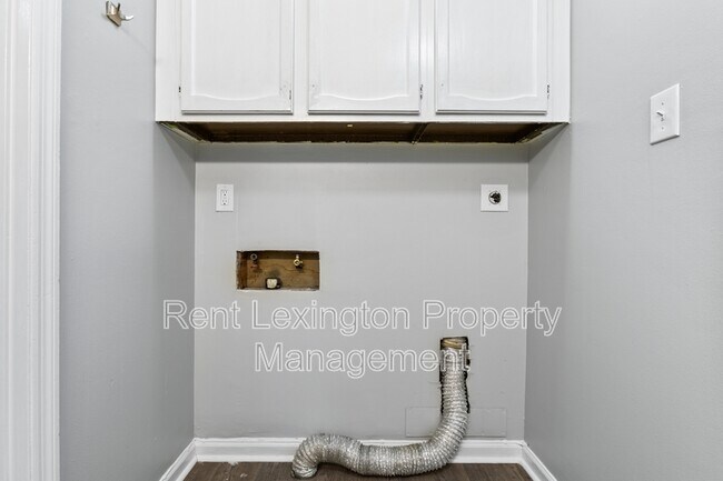 Building Photo - 1649 Foxhaven Dr