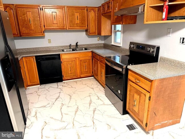 Building Photo - 5052 Lakeland Ct