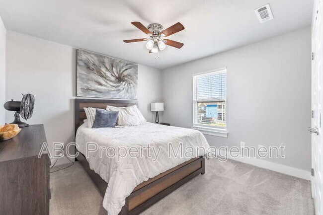 Building Photo - 5217 S 65th Pl