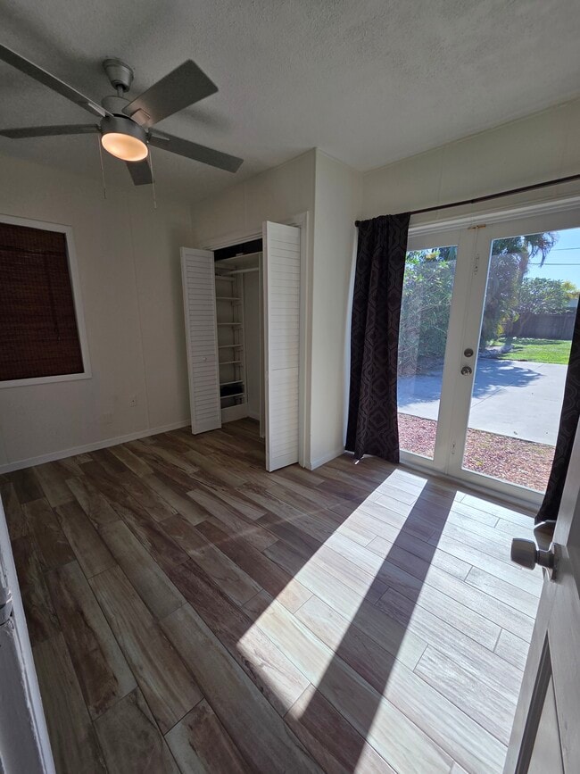 Building Photo - 1008 Macy St