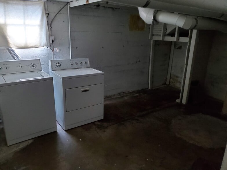 downstairs laundry - 424 W Benton St