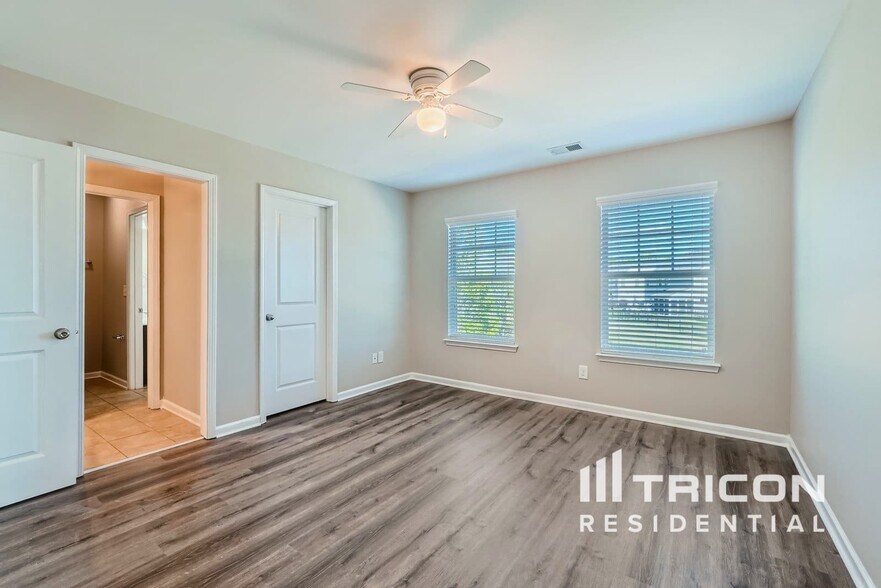 Building Photo - 3019 Burgess Dr