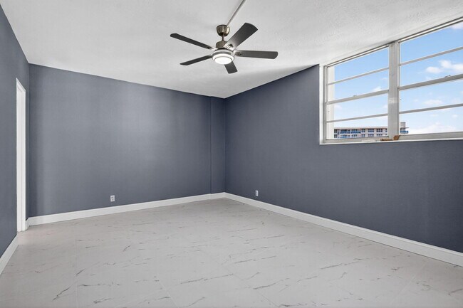 Building Photo - 3801 S Ocean Dr