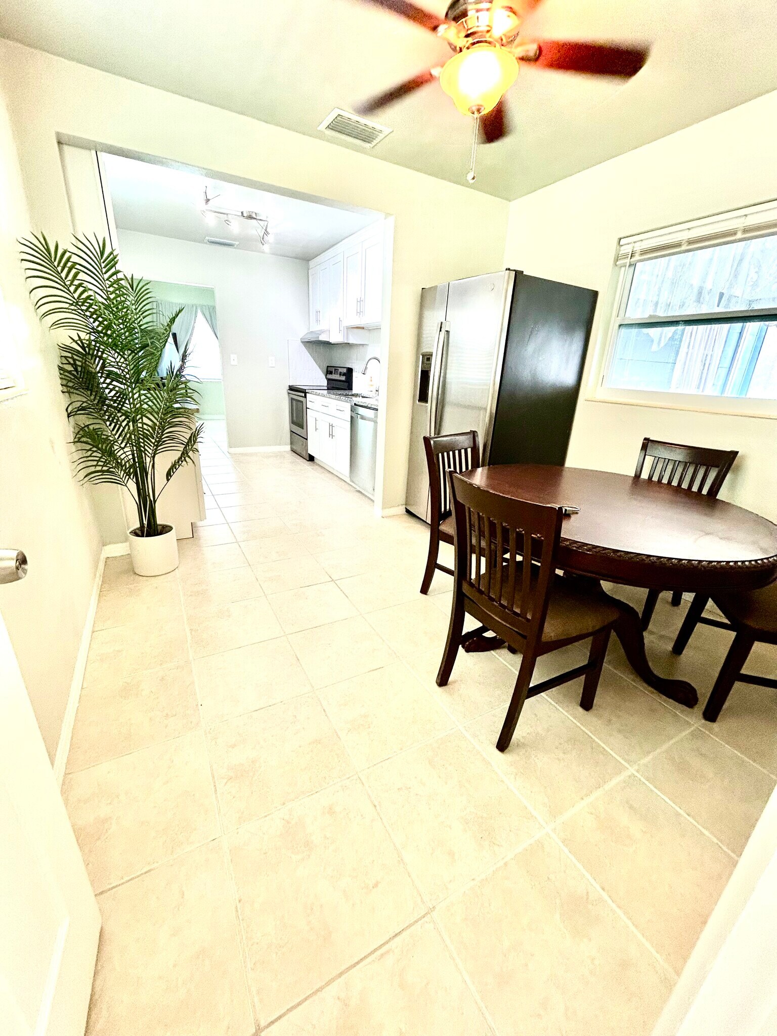 Building Photo - 3318 Boca Ciega Dr N