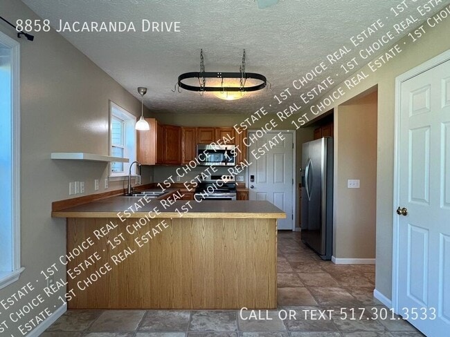 Building Photo - 8858 Jacaranda Dr