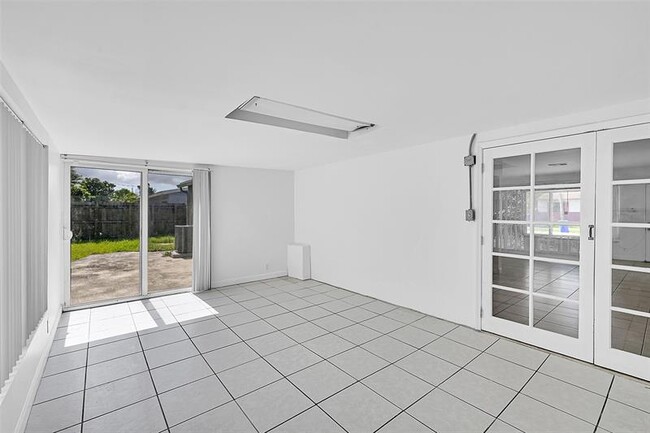 Building Photo - 6421 SW 16th St