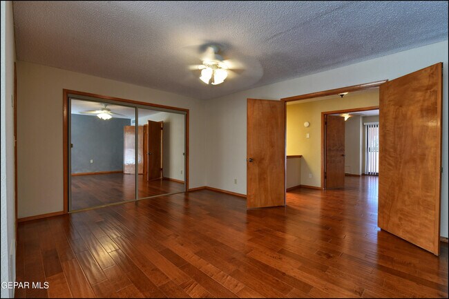 Building Photo - 710 N Resler Dr