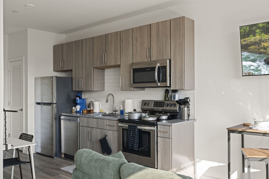 Building Photo - 501 N Perth St