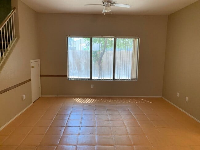 Building Photo - Wonderful 3 bedroom 2.5 bath home located in the golf course community of Western Skies