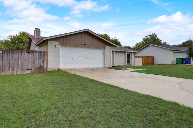 Building Photo - 13614 Larkbrook St