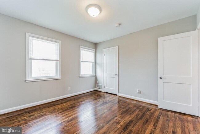 Building Photo - 3422 Dunran Rd