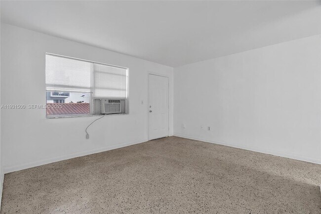 Building Photo - 644 SW 10th St