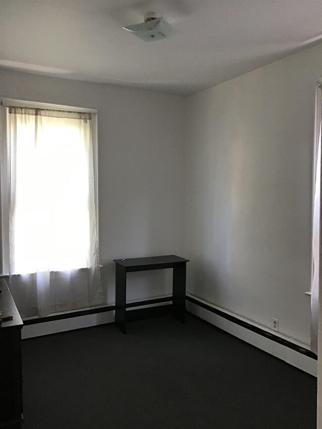 Building Photo - 240 Linden Ave