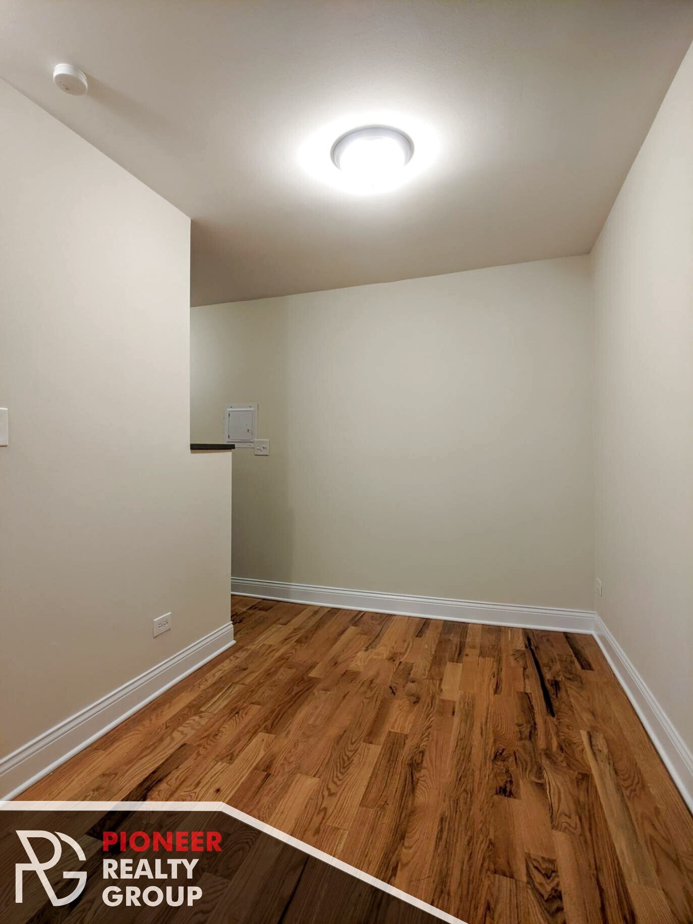 Building Photo - 557 W Arlington Pl