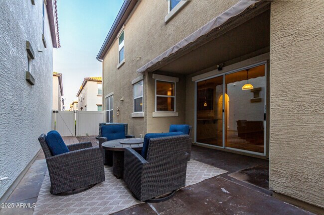 Building Photo - 955 S Henry Ln