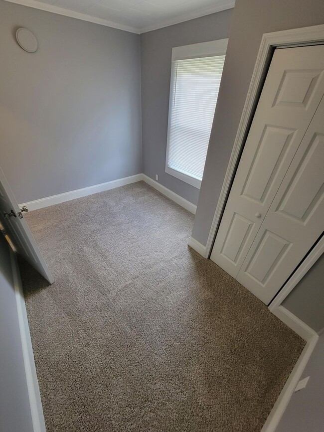 Building Photo - Great 3 bed 1 bath home coming in August!