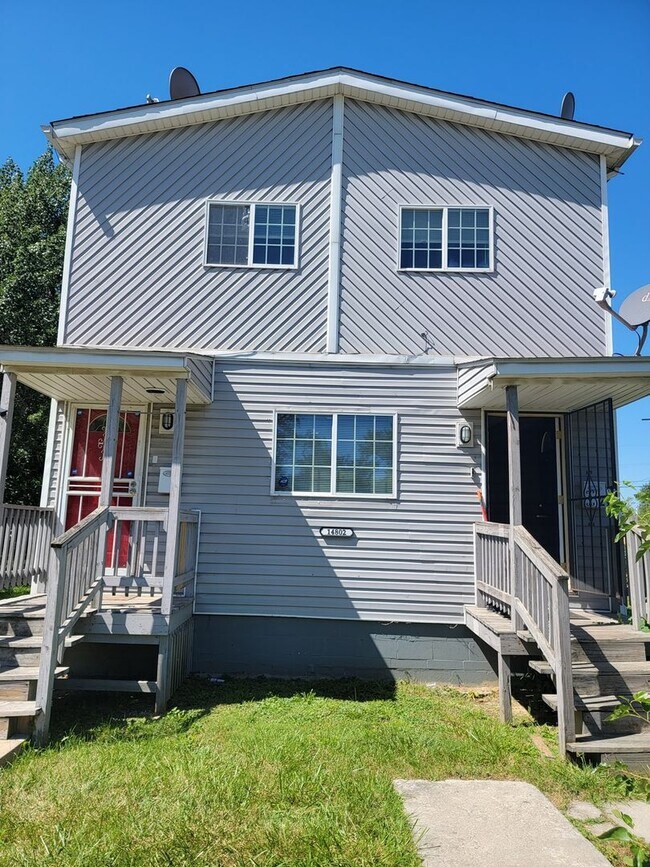 Building Photo - Charming 3BR Duplex in Harvey