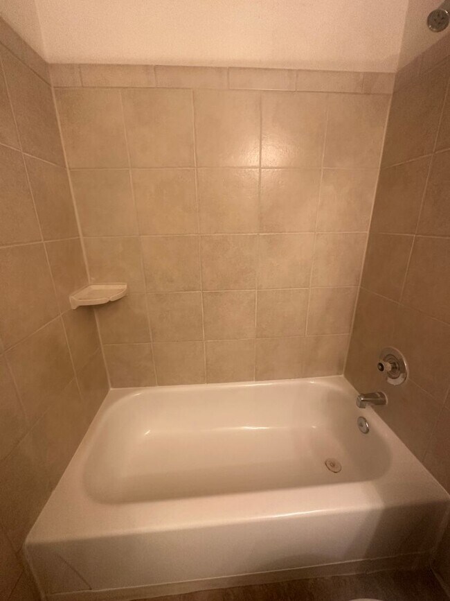 Building Photo - Gilbert home with community pool.