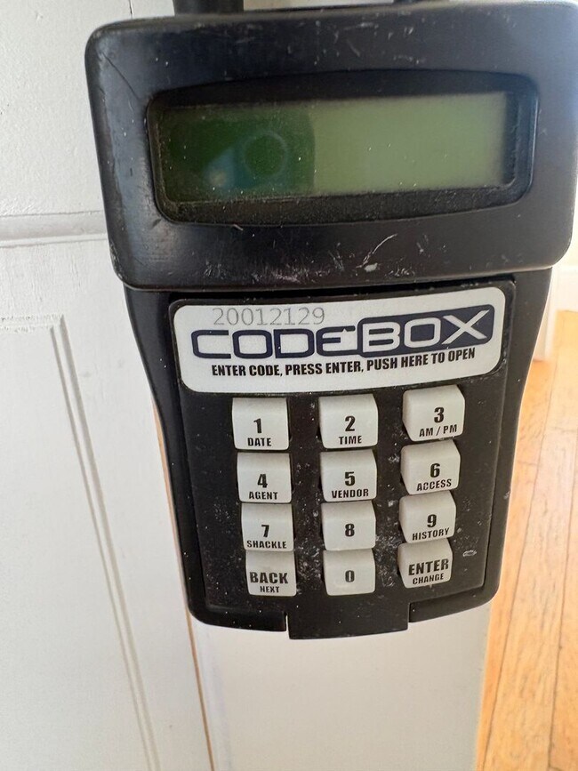 Building Photo - 15-Poplar-St