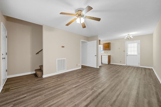 Building Photo - 1 Bedroom Pet Friendly Home For Rent Near ...