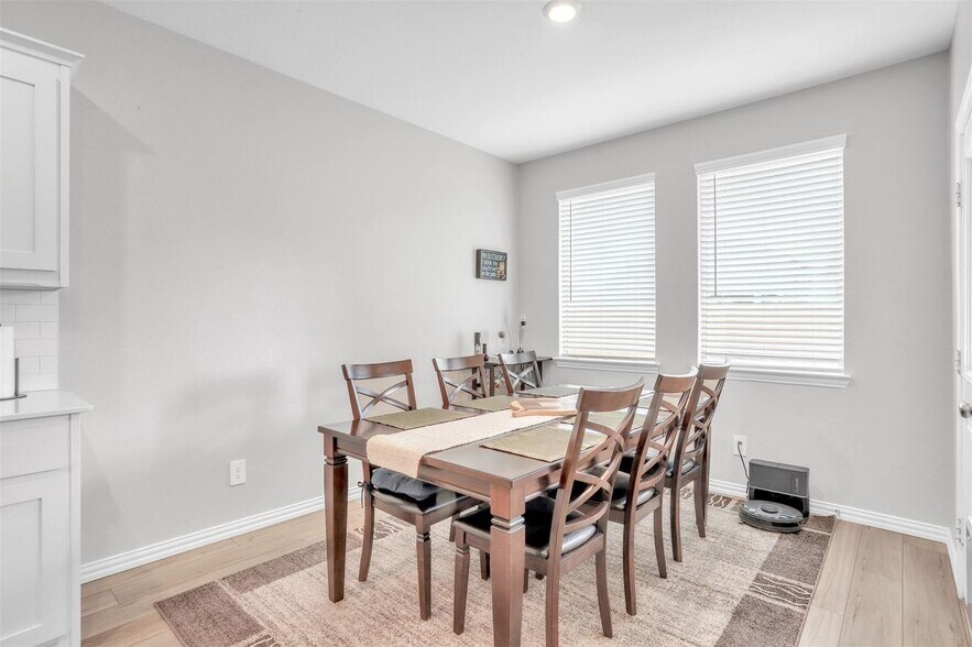 Building Photo - 3220 Sioux Trl