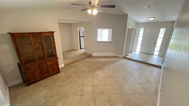 Building Photo - Bright & Spacious 3/2 Home with Huge Yard + Screened Patio — Lawn Care Included!