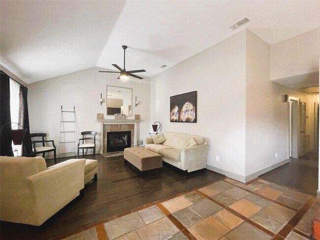 Building Photo - 9602 Top Gallant Ct
