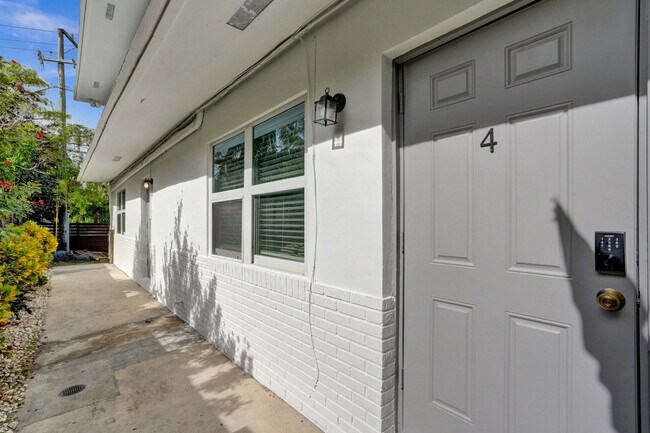 Building Photo - 2023 Miami Rd