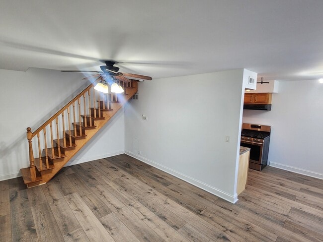 Building Photo - 1597 Cove Dr