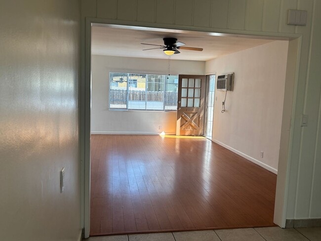 Building Photo - 711 W Wilson Ave