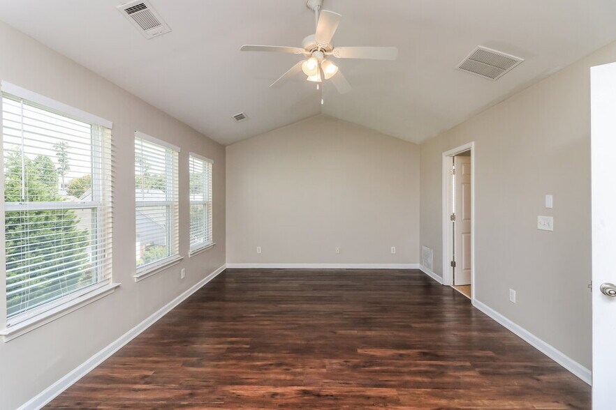 Building Photo - 1647 Bradmere Ln