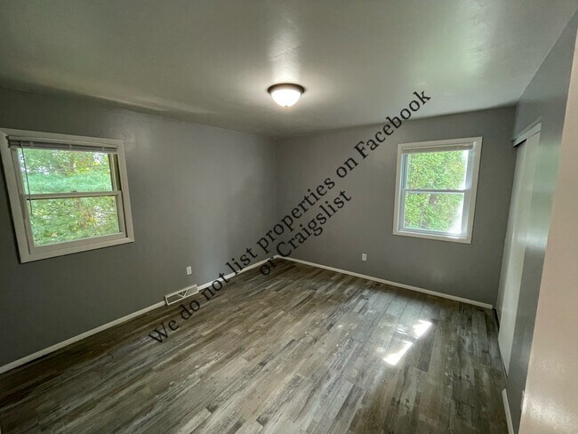 Building Photo - 13 Pawling St