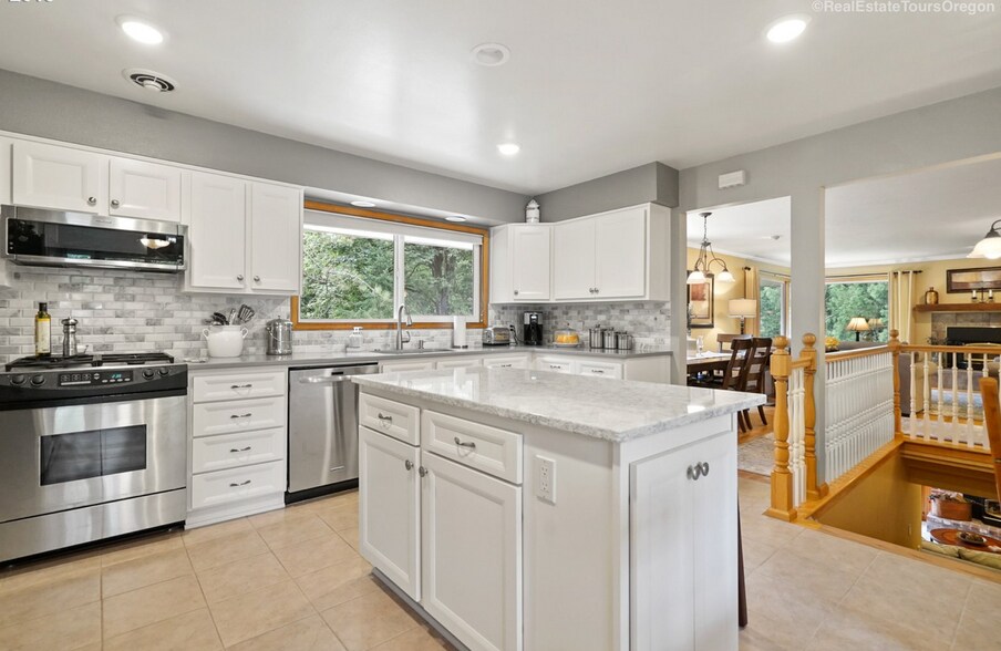 Kitchen - 4625 SW 42nd Pl