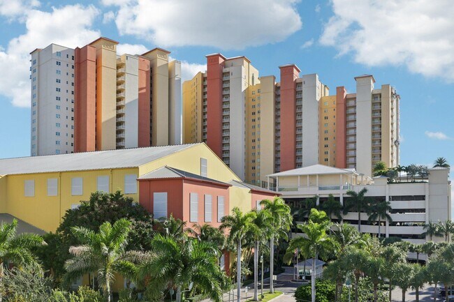 Building Photo - 2640 Lake Shore Dr