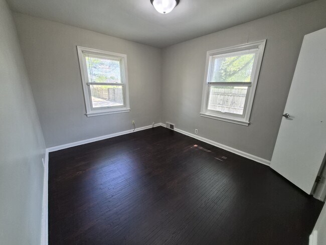 Building Photo - 3707 N Riley Ave