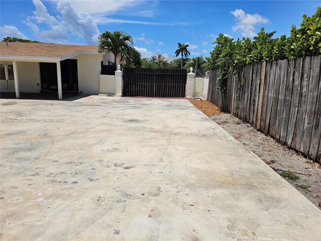 Building Photo - 16321 SW 96th Ave