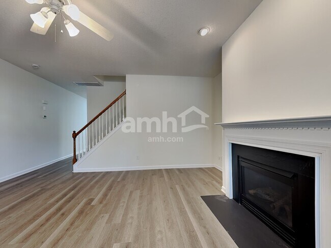 Building Photo - 532 Osborne Rd