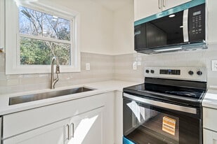 Building Photo - 721 Stonewall Ct