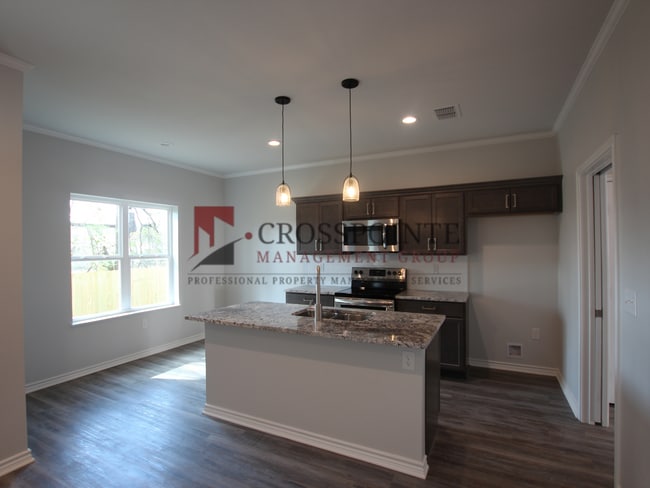 Building Photo - Available! 2 Bedroom, 2.5 Bathroom, 1 Car Garage