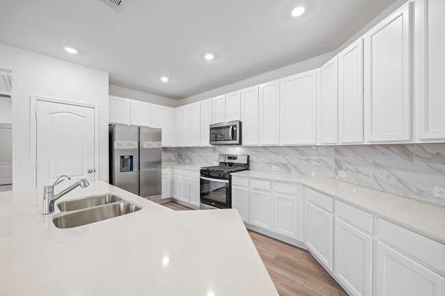 Building Photo - 15719 Autumn Chicory Dr