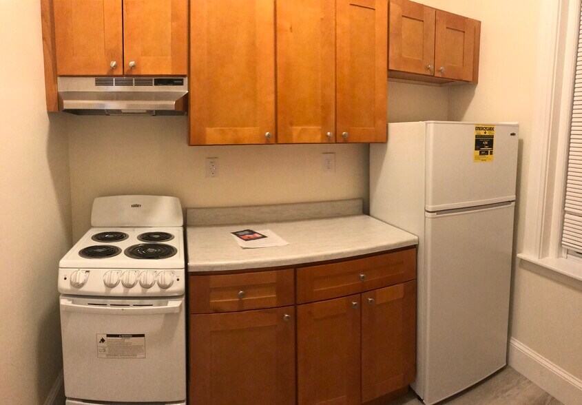 Building Photo - 468 Park Dr