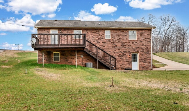 Building Photo - This charming rental in a convenient Clarksville location!