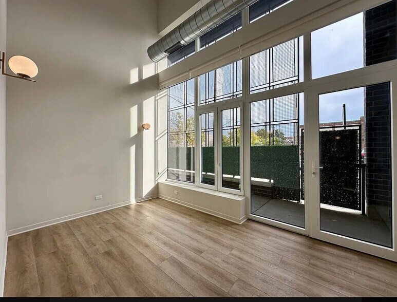 Building Photo - 3207 N Narragansett Ave