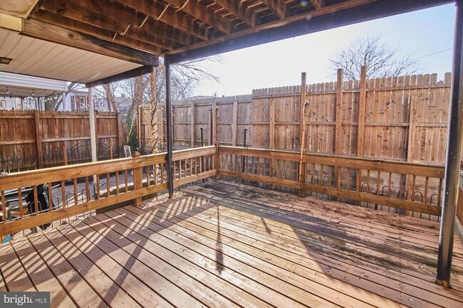 Building Photo - 1916 W 7th St