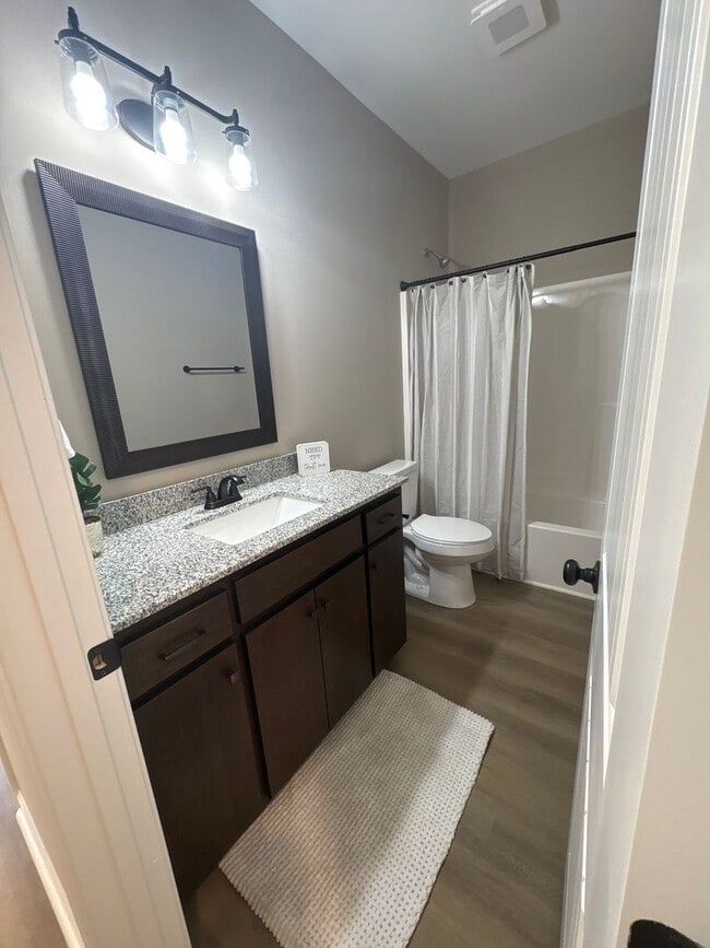 Building Photo - 513 Westend Cir